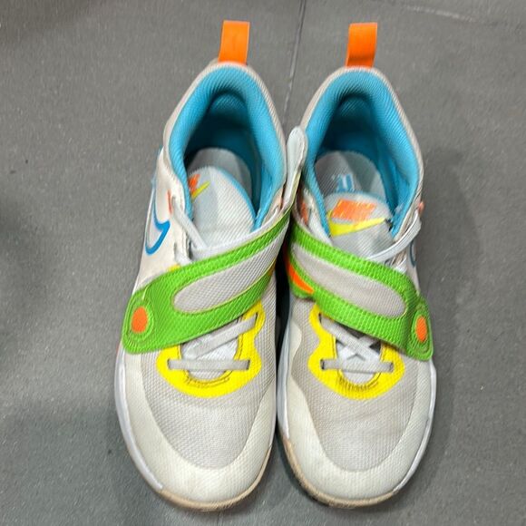 Nike team hustle D 11 Multicolor Sneakers size 3Y - Picture 2 of 5